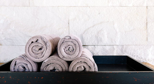 How to Avoid an Oily Mess During Abhyanga